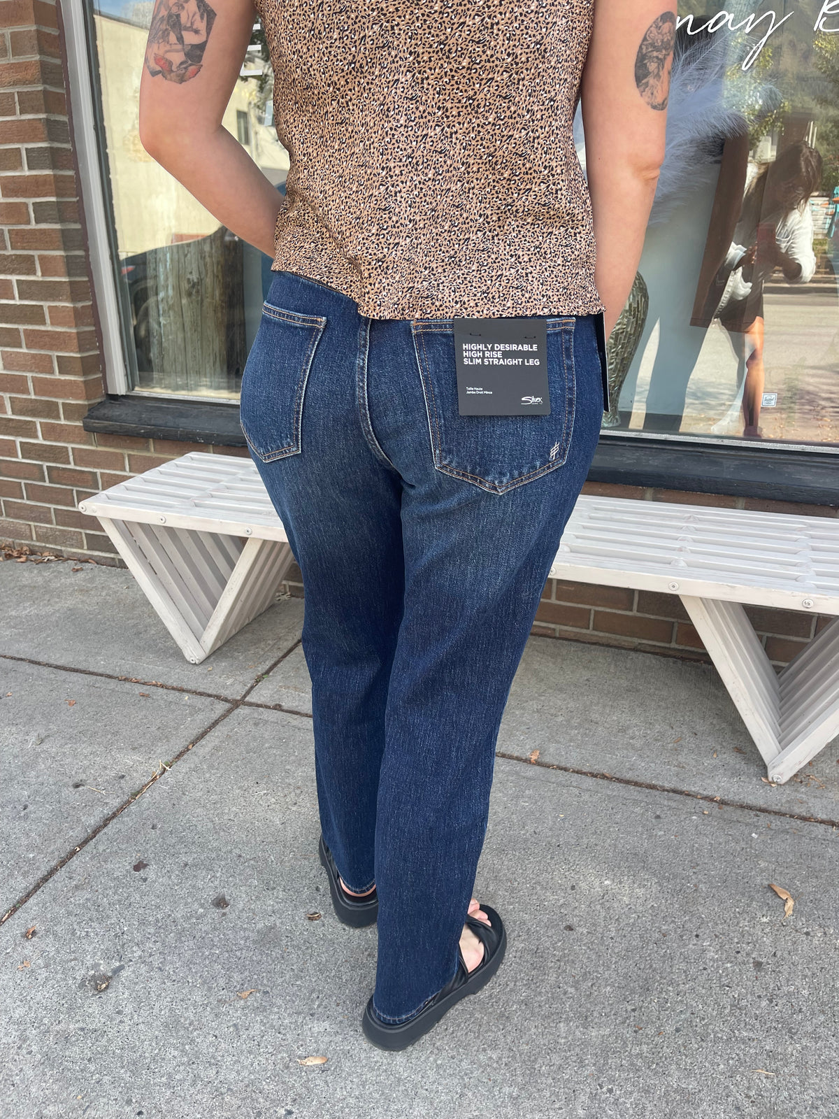 Edica Oversized Ripped Jeans – FREYJA