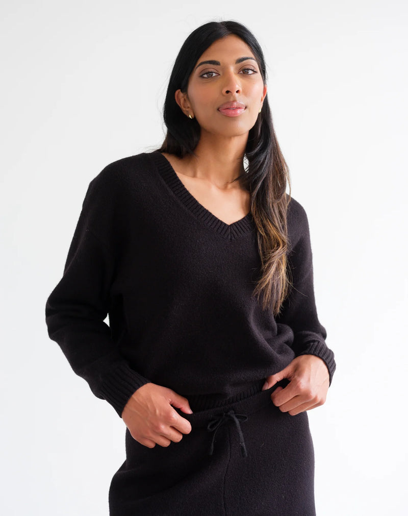 Brunette the Label V Neck Black Basic Sweater