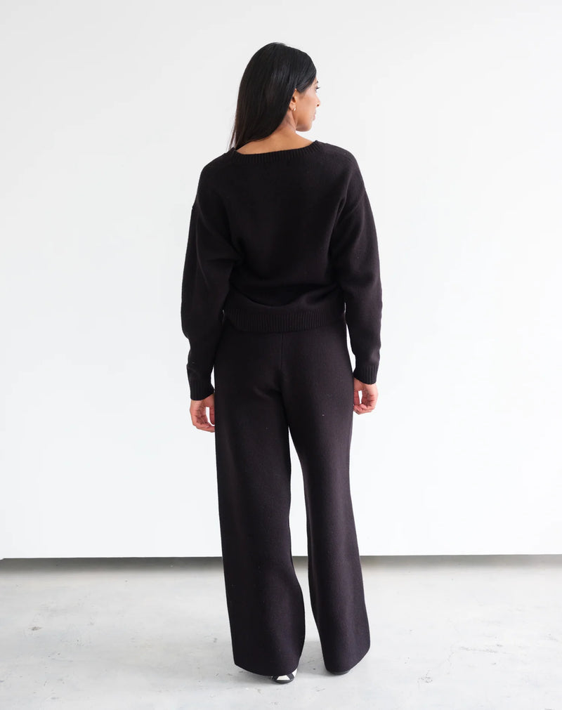 Brunette the Label V Neck Black Basic Sweater