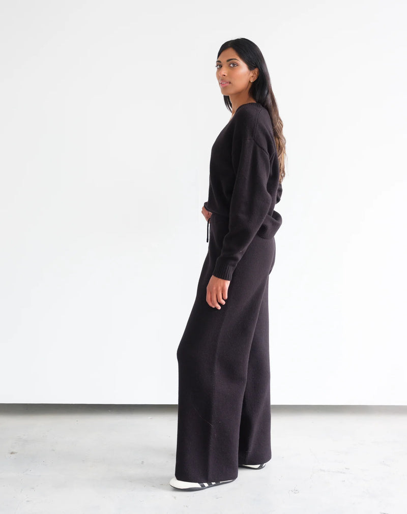 Brunette the Label V Neck Black Basic Sweater