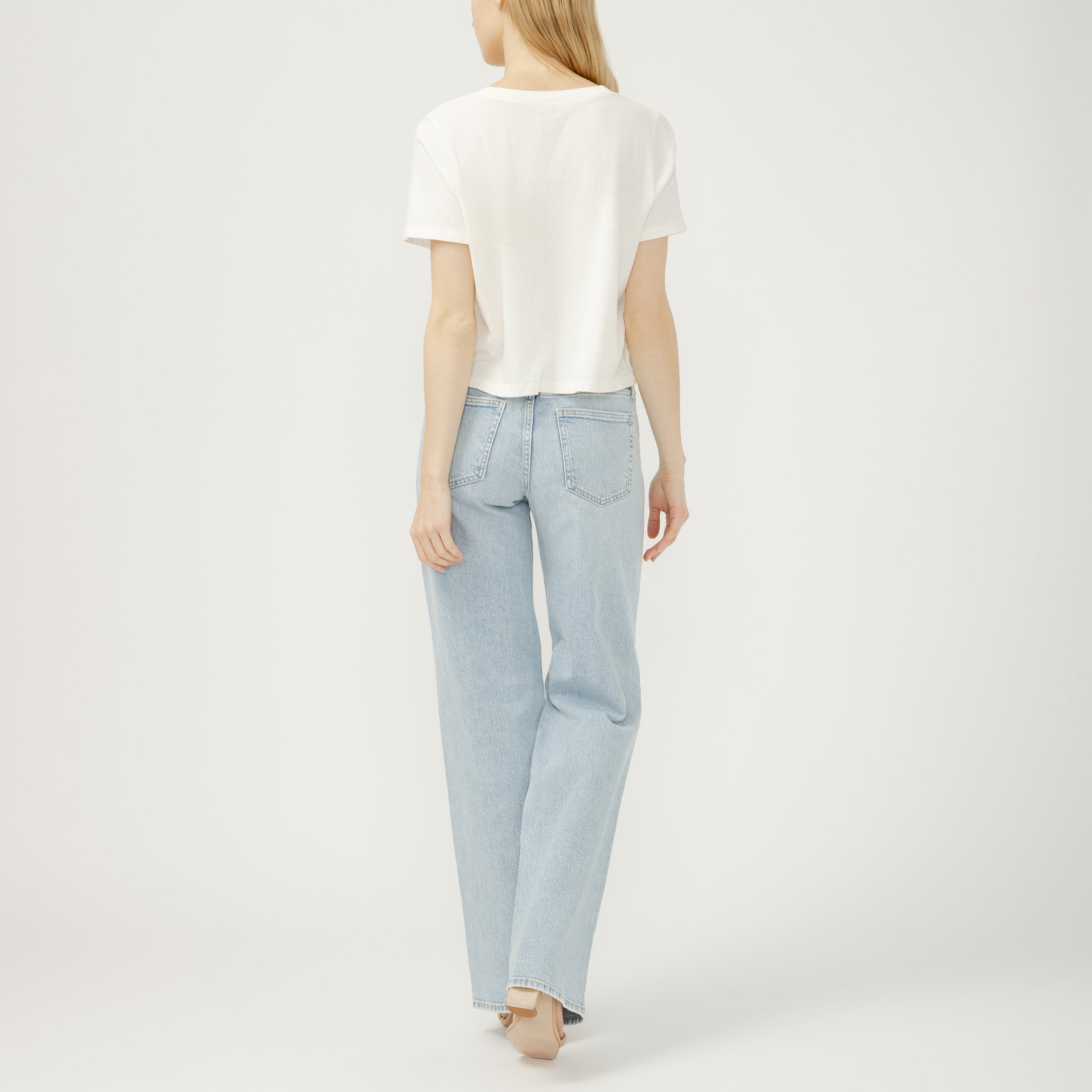 Silver Jeans – Loose & Low – Barefoot